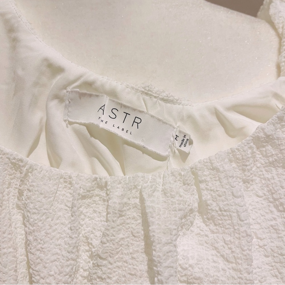 🌹 ASTR White Dress with Puffy Sleeves - Picture 8 of 9